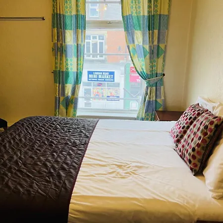 The Roadhouse Guest house *