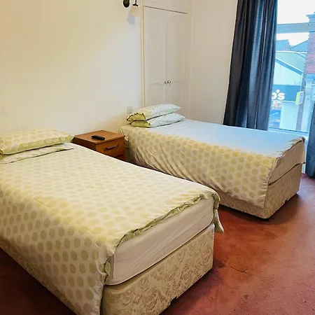 ゲストハウス The Roadhouse 3*